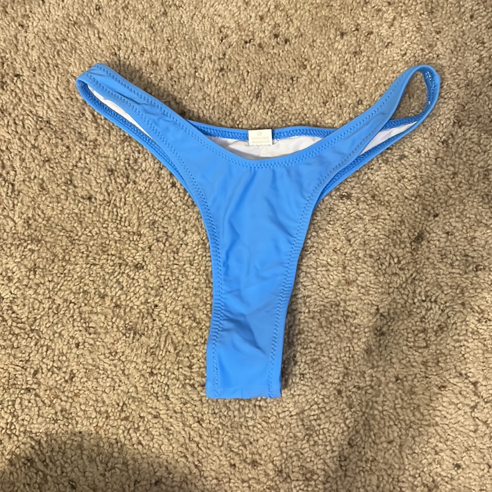 Bathing suits - Picture 9 of 10